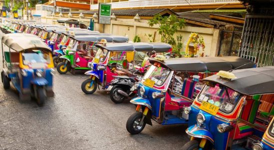 Tuk Tuk - phương tiện di chuyển Thái Lan