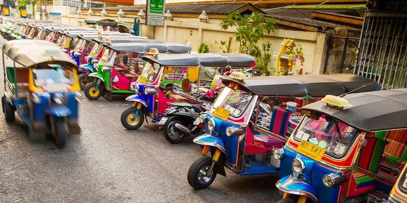 Tuk Tuk - phương tiện di chuyển Thái Lan