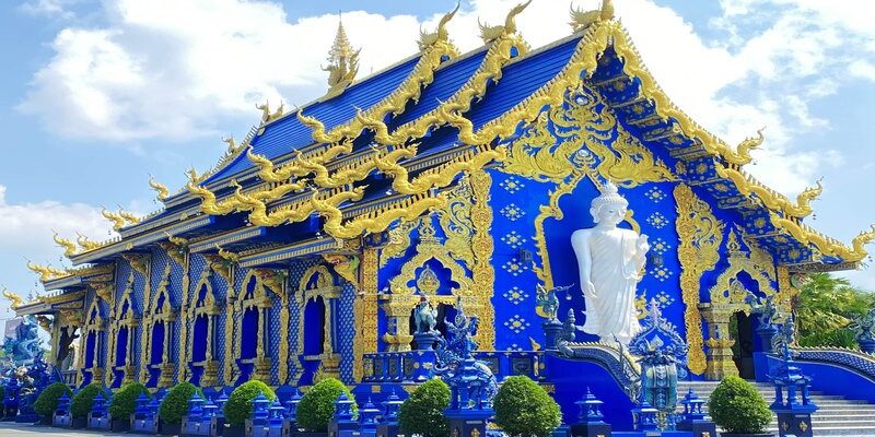 Chùa xanh Wat Rong Suea Ten