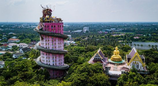 Đền rồng Wat Samphran