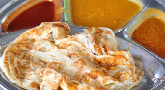 Bánh Roti Canai ăn kèm với soup cari