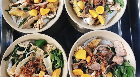 Món bánh ướt lòng gà tại quán Thảo