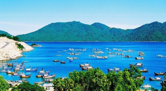 Khung cảnh thiên nhiên hùng vĩ của Vịnh Vũng Rô